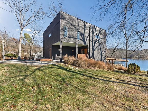 3rd image of 6252 N Lakeshore Dr