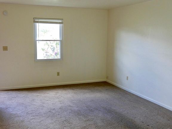 5th image of 303 E Augusta Ave