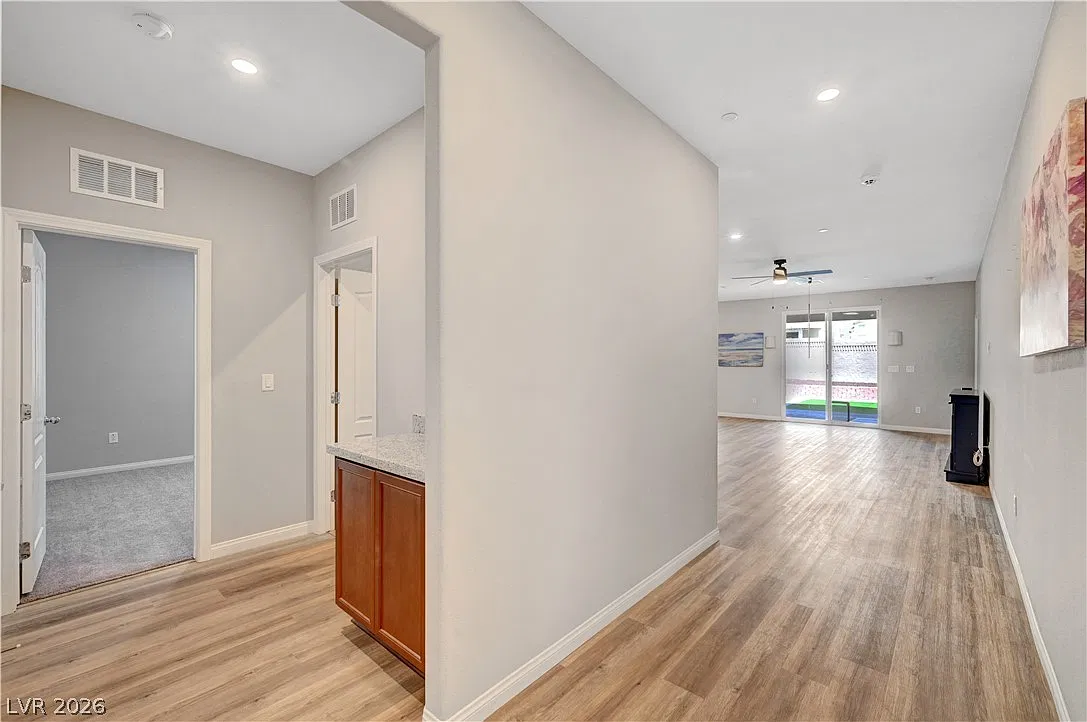 4 bed, 2.0 bath, 2021 sqft, $2,400 — Photo 3