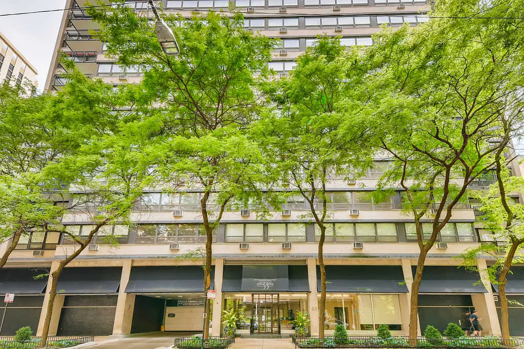 33 E Cedar St APT 8A photo 1