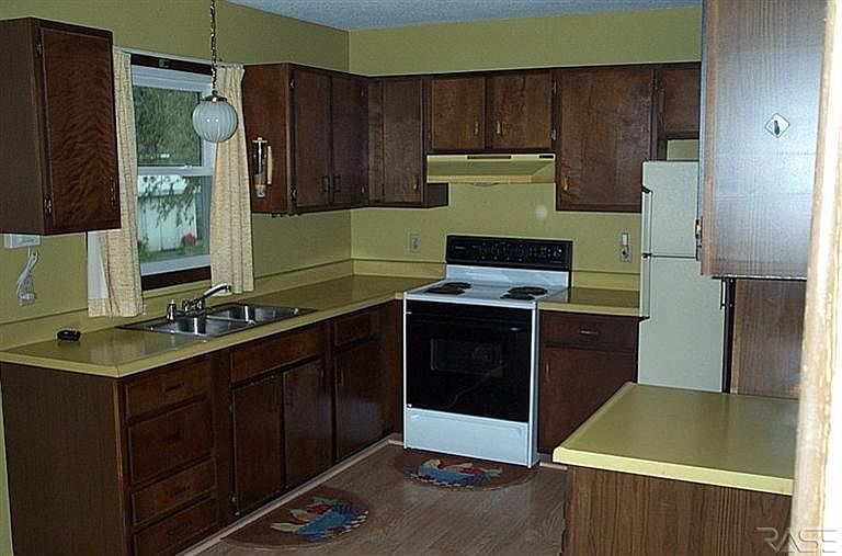 2nd image of 5401 W 39th St