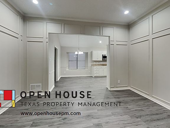 2nd image of 512 N Winding Oaks Dr