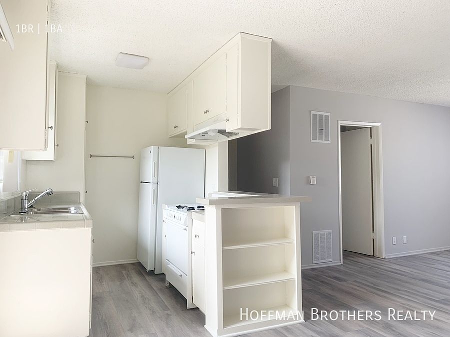1st image of 1642 Barry Ave #5