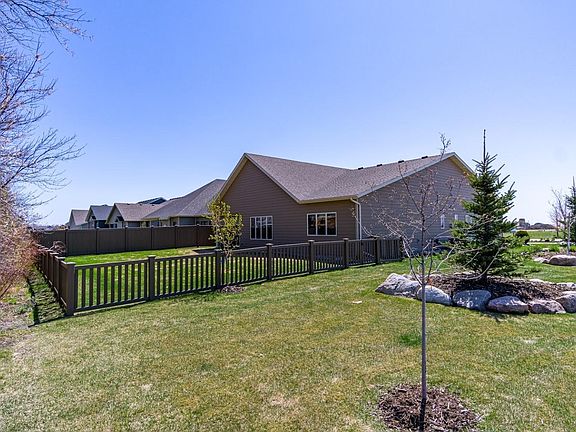 3rd image of 598 Autumnwoods Blvd