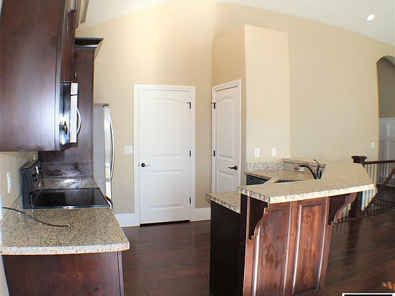 5th image of 3250 Scott Dr