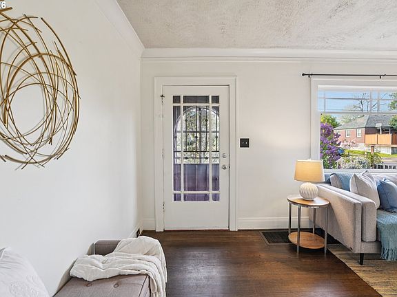 4th image of 1005 NE Killingsworth St