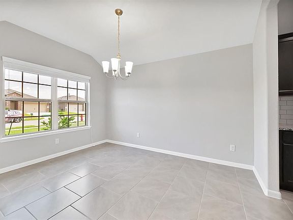 3rd image of 29611 Foliage Ln