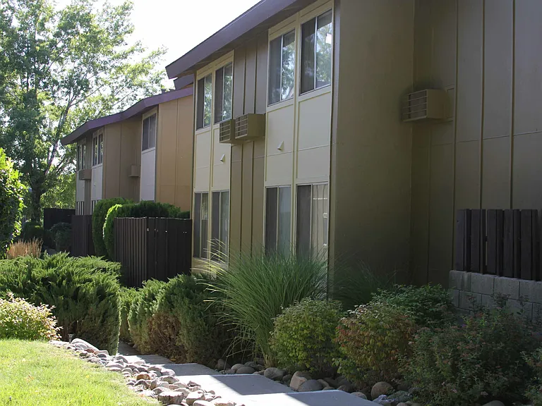 Plumas Garden Apartments — Photo 8
