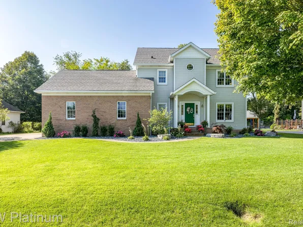 2879 Shorewood Blvd, Fort Gratiot, MI 48059