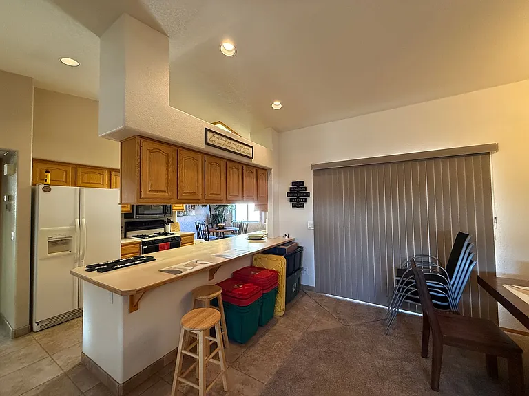 81 Acoma Blvd S — Photo 7
