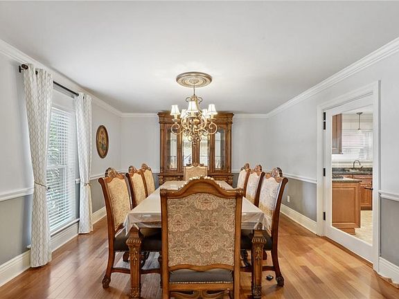 5th image of 7 Chateau Du Jardin Dr