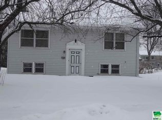 1009 Rice Dr, Vermillion, SD 57069