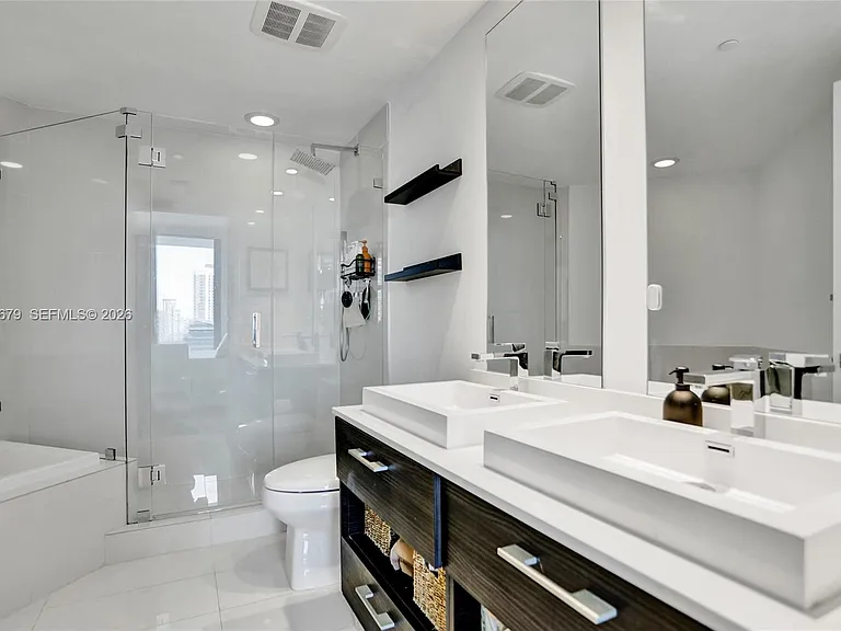45 SW 9th St #2001 — Photo 13