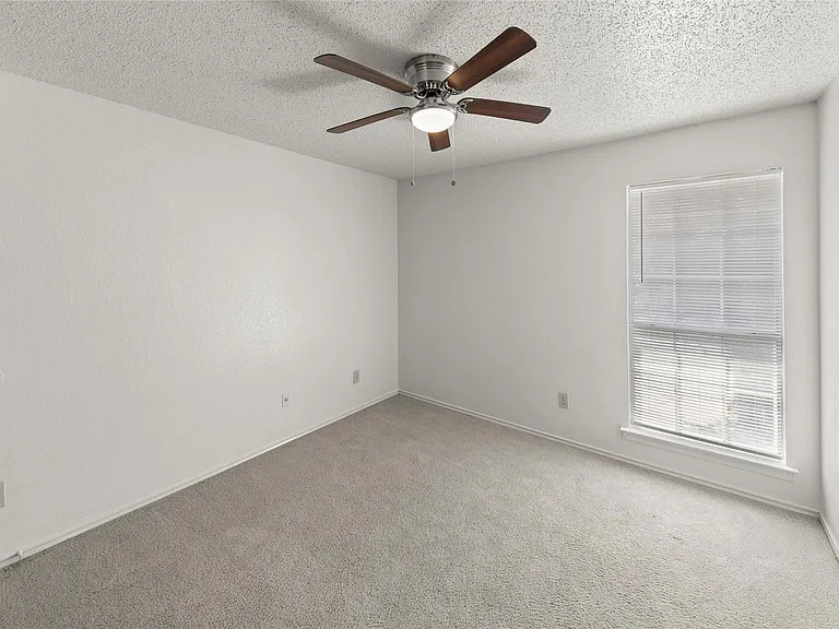 1423 Holveck Dr — Photo 19
