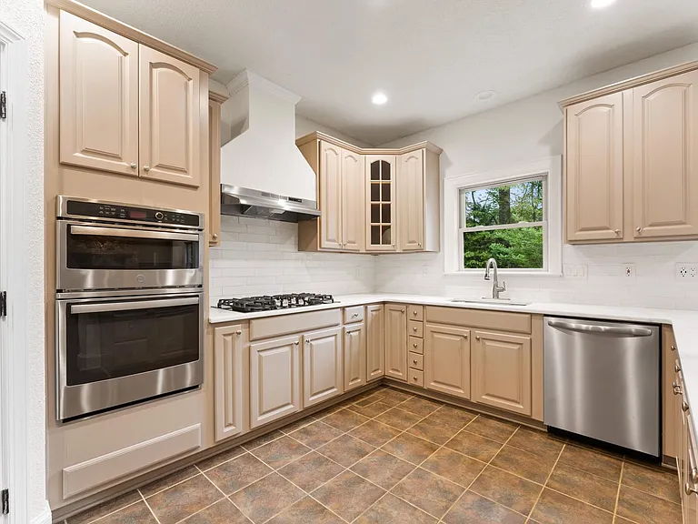 7307 Roseland Ave — Photo 9