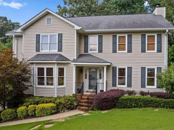 560 Long Oak Dr, Gainesville, GA 30501