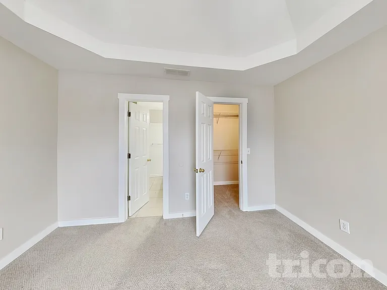 1048 Whispering Woods Dr — Photo 6