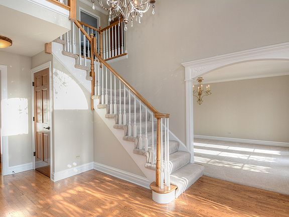 5th image of 22W562 Glen Ct