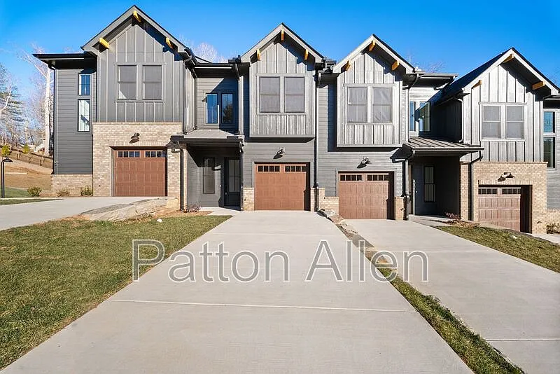 107 Collin Pl #3