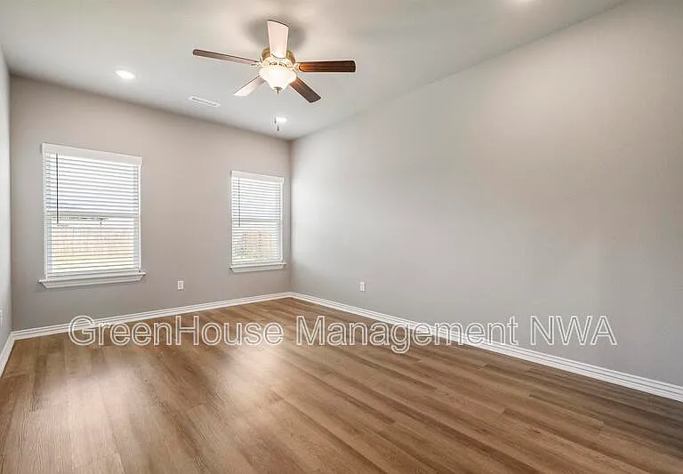 210 Williams Ct — Photo 8