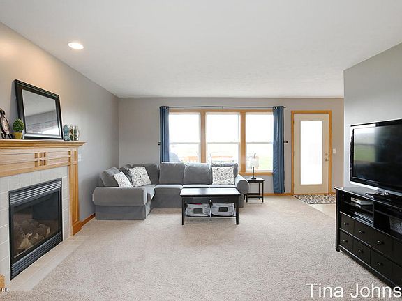 4th image of 9340 Crest Circle Dr NE