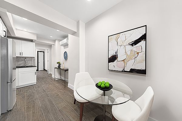 2nd image of 35 Oakland Pl #1C