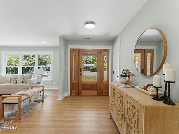 3rd image of 3928 Gillette Drive