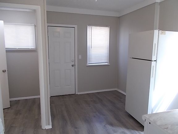 5th image of 2081 W 103rd St
