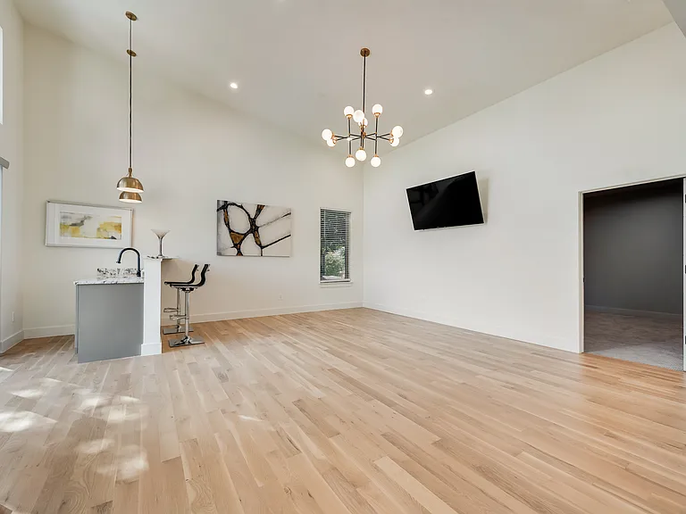 6411 Royal Ln — Photo 11
