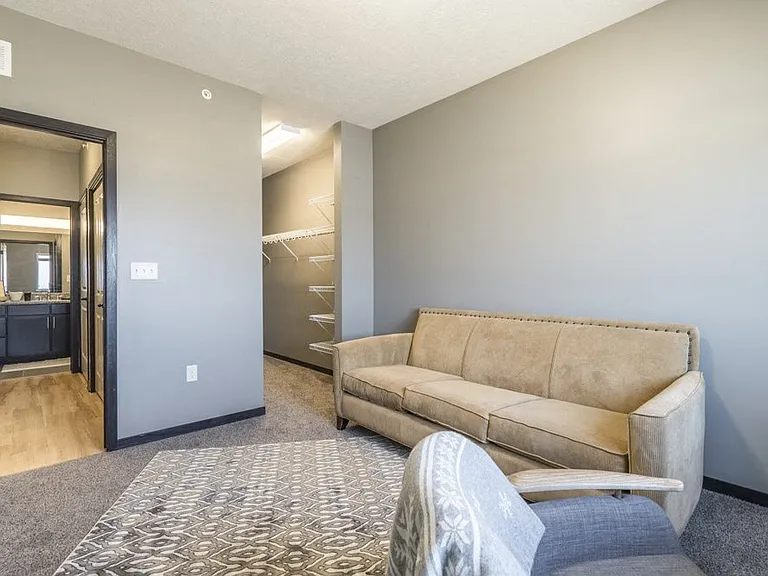 The Flats at 84 — Photo 103