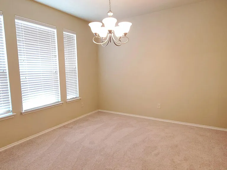133 Oriole Dr — Photo 8