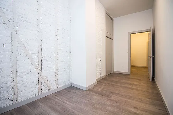 Rented by Nooklyn NYC LLC | media 18