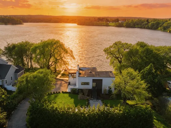 172 Mill Pond Ln, Water Mill, NY 11976