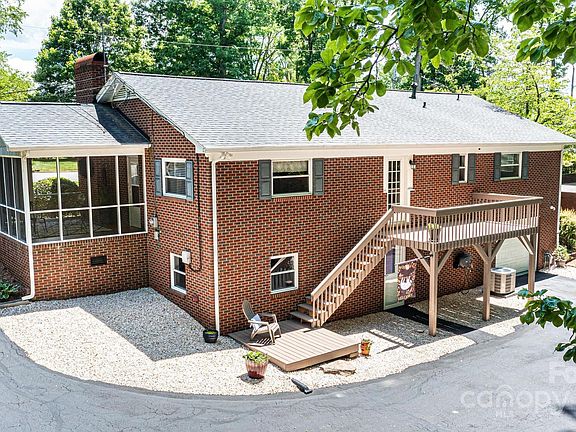 3rd image of 1602 Brentwood Dr
