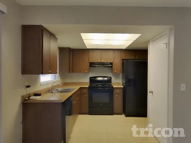 1484 Bloomingdale Rd — Photo 5