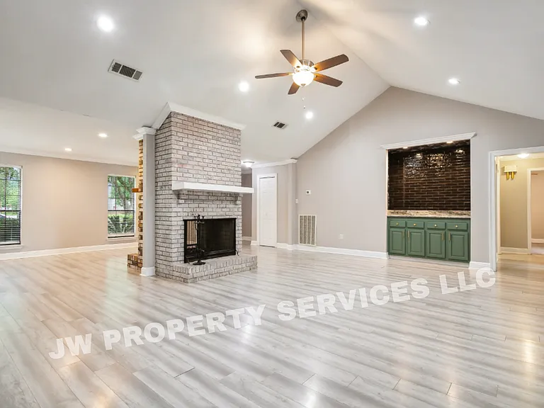 1476 Saint Christopher St — Photo 3