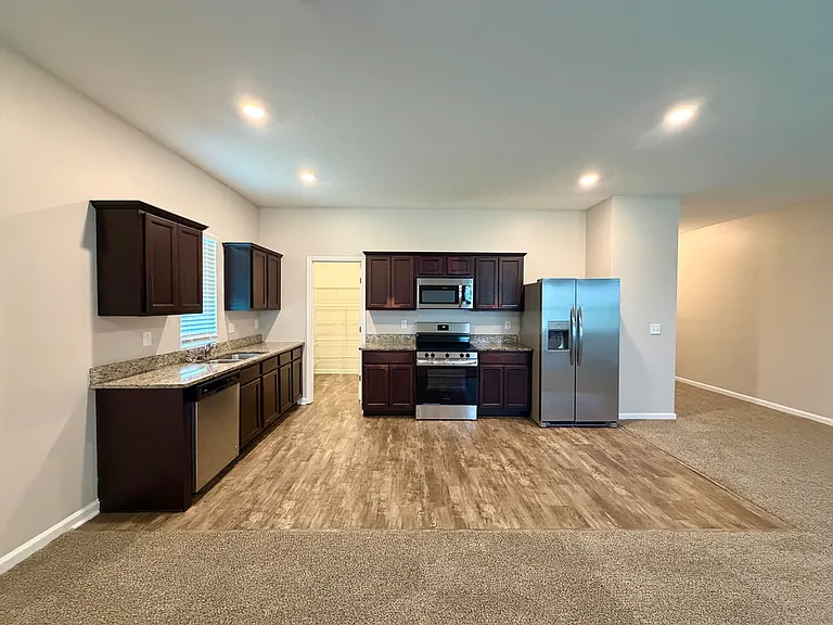 1136 Roberta Rd — Photo 4
