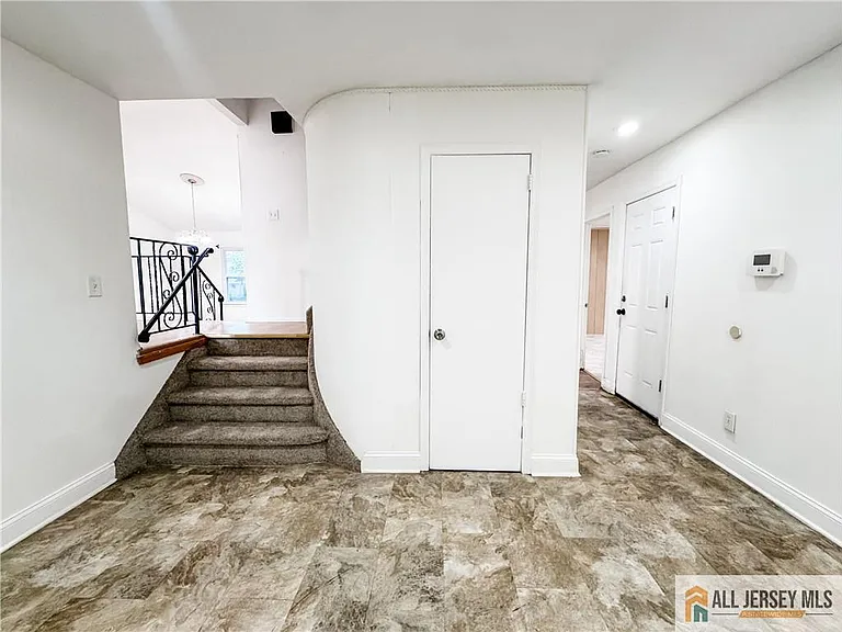742 Grove Ave — Photo 4