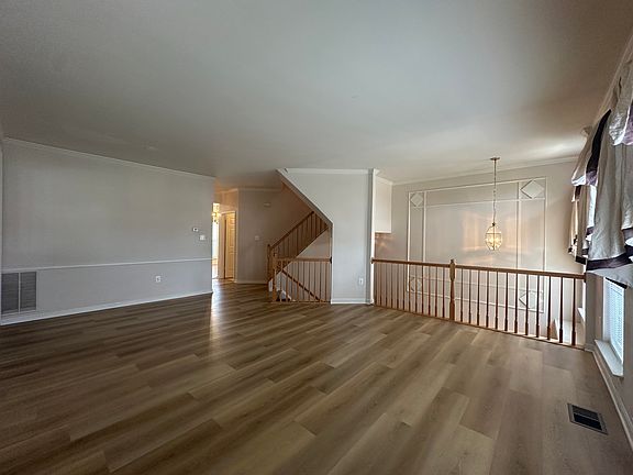 5th image of 8359 Regal Oak Ct