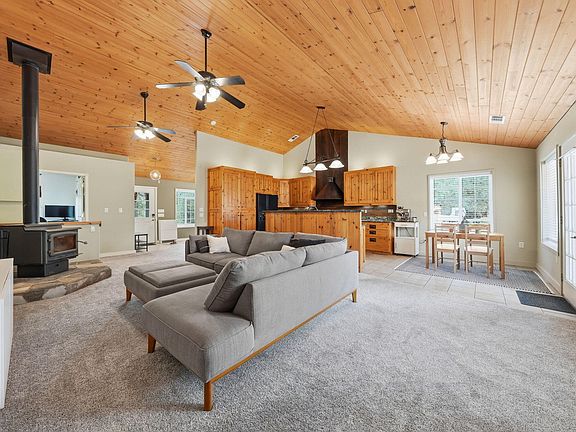 4th image of 13524 Woodman Ln
