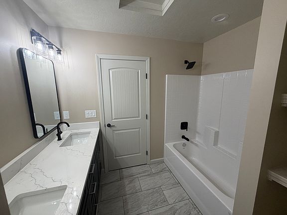 4th image of 1701 S Washington Ave #B