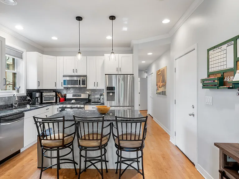 2115 W Crystal St #2 — Photo 5
