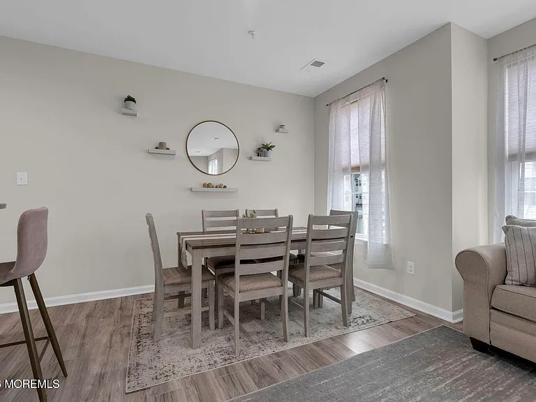 14 Kyle Dr — Photo 3