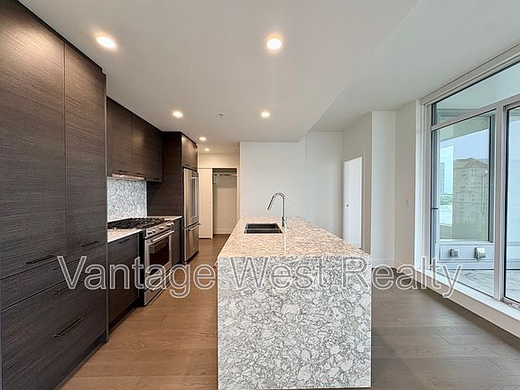 5th image of 1191 Sunset Dr #907