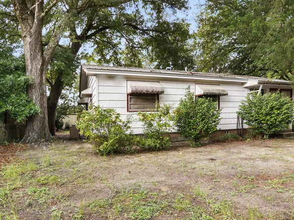 135 Aero Dr, Defuniak Springs, FL 32433