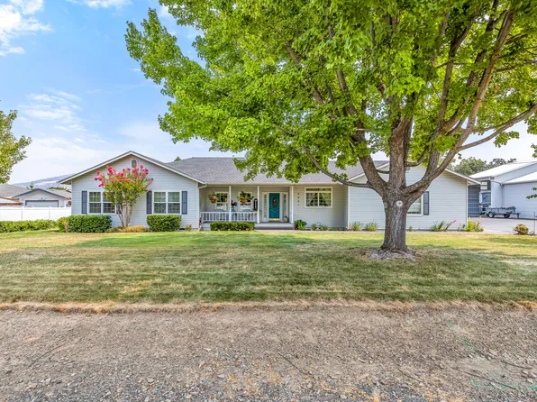 3821 Hilsinger Rd, Phoenix, OR 97535