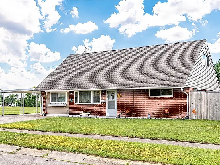 5795 Rosebury Dr — Photo 2