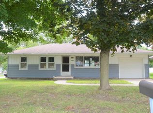 300 Holly Dr, Washington, IL 61571