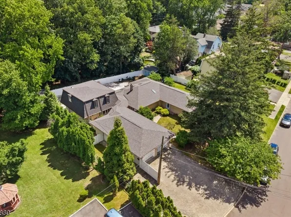 1 Ranch Ct, Saddle Brook Twp., NJ 07663