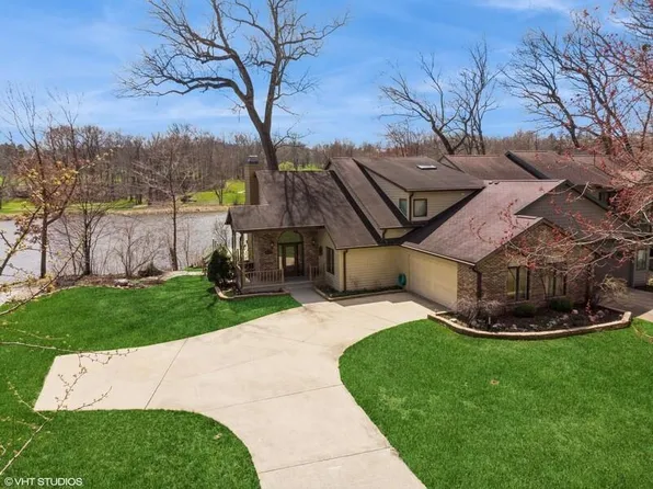 2942 White Oaks Ln, Buchanan, MI 49107